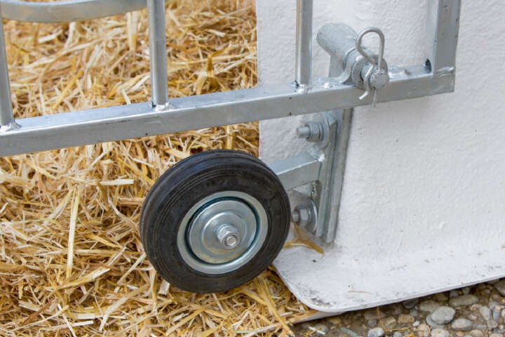 KERBL Kälberbox CalfHouse PE UV+ mit schwerer Umzäunung